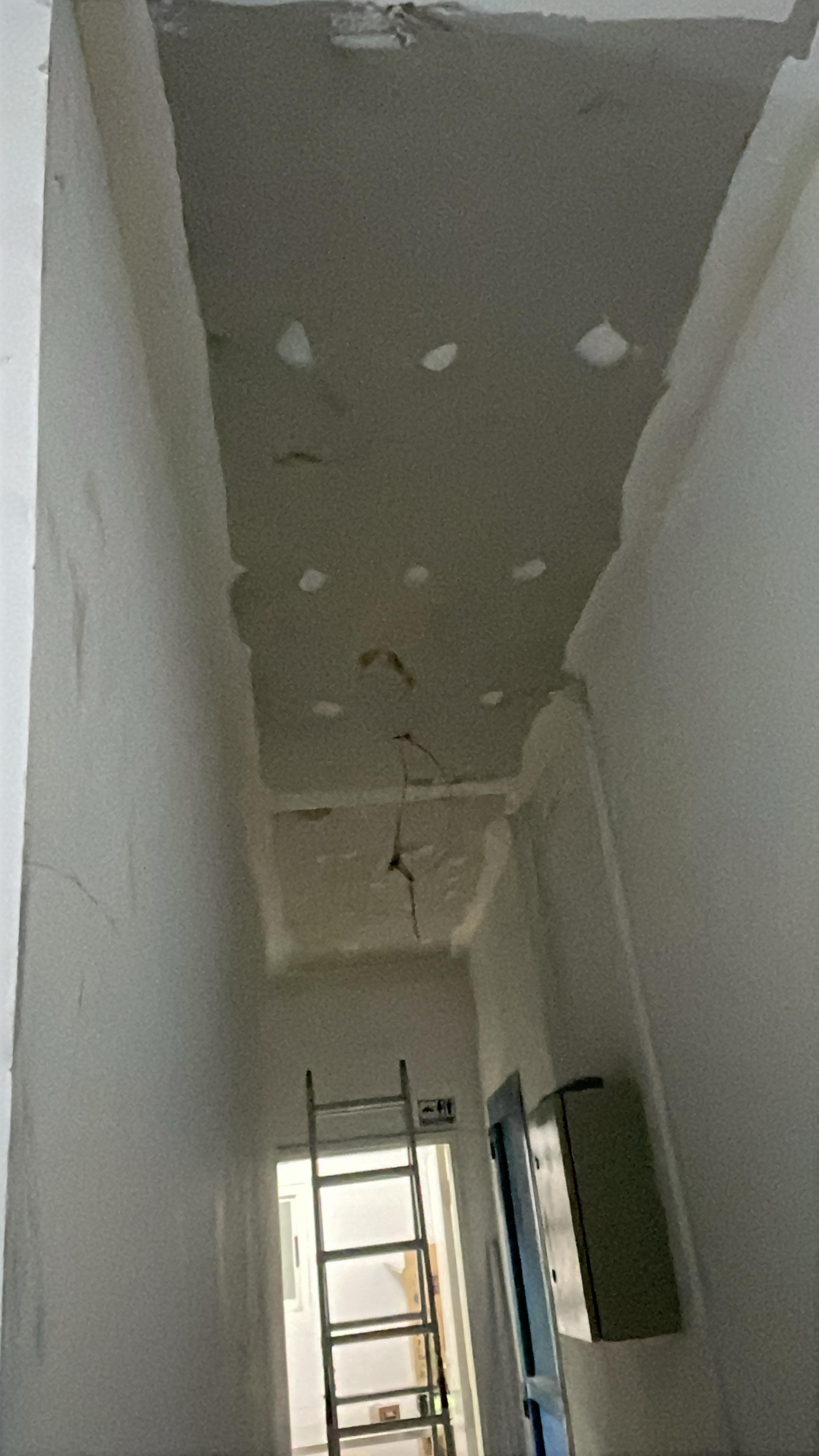 Active site gypsum and ceiling execution